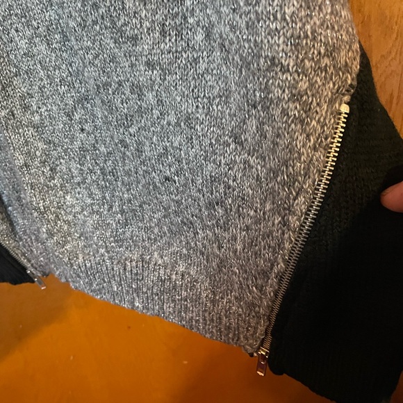 👀😱🎉👀Sweater sips down, both sides, black and gray - Picture 2 of 2